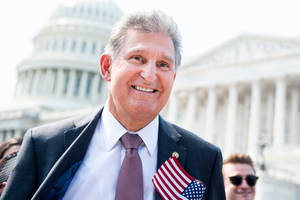 Joe Manchin Outside The White House Wallpaper