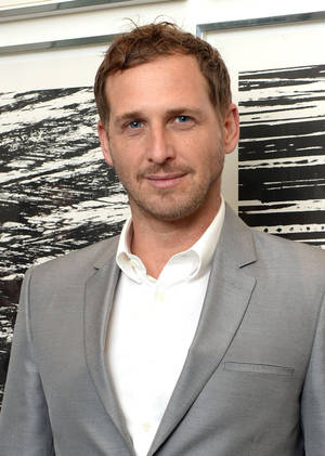 Josh Lucas Calvin Klein Boutique New York City Wallpaper