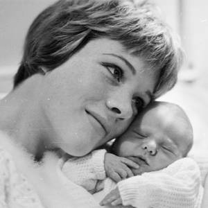 Julie Andrews With A Baby Wallpaper