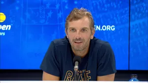 Julien Benneteau Against Blue Screen Tv Wallpaper