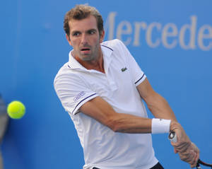 Julien Benneteau Concentrating On The Ball Wallpaper