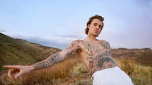 Justin Bieber 2021 - A Year Of New Music And Tours Wallpaper