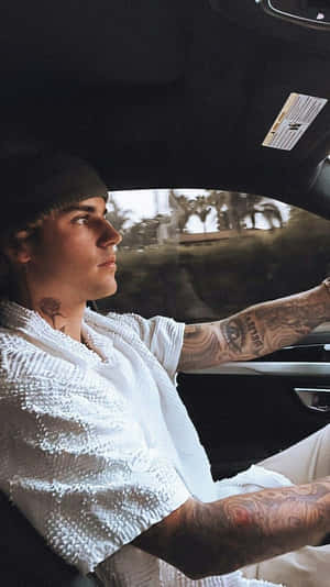 Justin Bieber Embracing His Creative Side Wallpaper