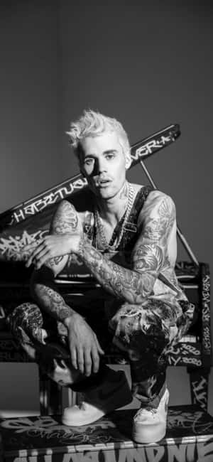 Justin Bieber Looking Focused And Determined Wallpaper