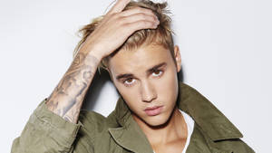 Justin Bieber Looks Stylish In A Green Jacket Wallpaper