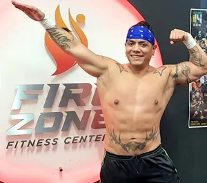 Juventud Guerrera Fitness Center Pose Wallpaper