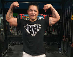 Juventud Guerrera Flexing Musclesat Gym Wallpaper