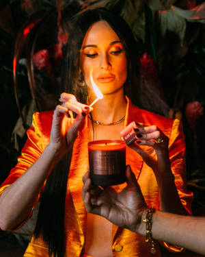 Kacey Musgraves Lighting Candle Wallpaper