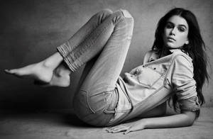 Kaia Gerber Female Model Full Body Wallpaper