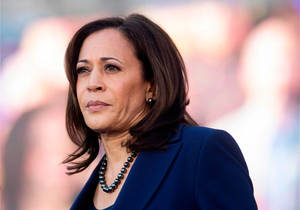 Kamala Harris Proudly Wearing Black Pearls Wallpaper