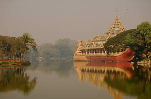 Kandawgyi Lake Yangon City Wallpaper