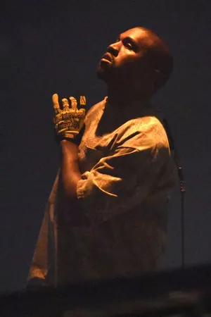 Kanye West Saint Pablo Hand Up Wallpaper
