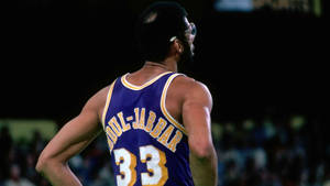 Kareem Abdul-jabbar Jersey Number 33 Wallpaper