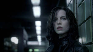 Kate Beckinsale As Vampire Warrior Selene In Underworld Wallpaper