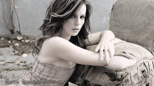 Kate Beckinsale In Vintage Photoshoot Wallpaper