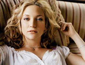 Kate Hudson Fierce Pose Wallpaper