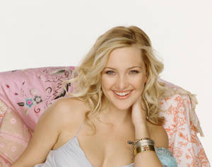 Kate Hudson Gorgeous Smile Wallpaper