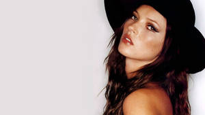 Kate Moss Wearing Hat Wallpaper