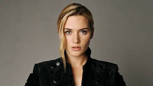 Kate Winslet Black Buttoned Dress Wallpaper