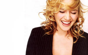 Kate Winslet Candid Smiling Photograph Wallpaper