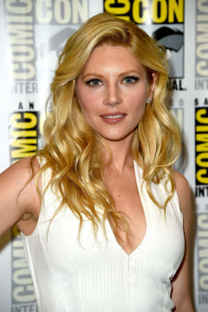 Katheryn Winnick Comic Con Event Wallpaper