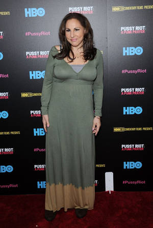 Kathy Najimy In An Old-fashion Long Dress Wallpaper