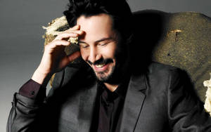 Keanu Reeves Stolen Candid Shot Wallpaper