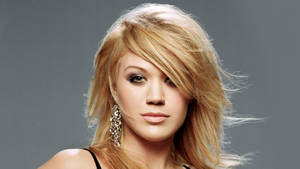 Kelly Clarkson Cute Side Bangs Wallpaper