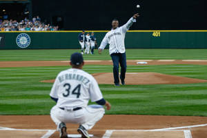 Ken Griffey Jr Ceremonial First Pitch Wallpaper