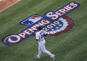 Ken Griffey Jr. Running On Field Wallpaper