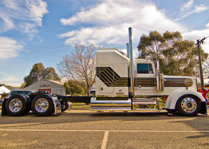 Kenworth W900 007 Edition Wallpaper