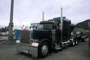 Kenworth W900 Steel Hauler Wallpaper