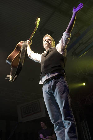 Kevin Costner On Stage Guitar Wallpaper