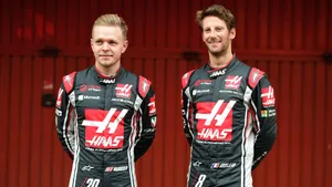 Kevin Magnussen And Grosjean Black Overalls Wallpaper