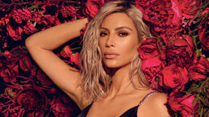 Kim Kardashian In A Red Rose Bouquet Wallpaper