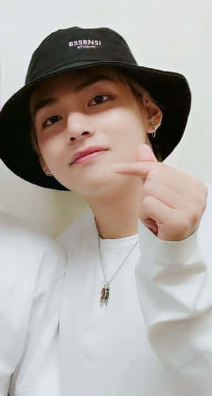 Kim Taehyung Bts Finger Heart Wallpaper