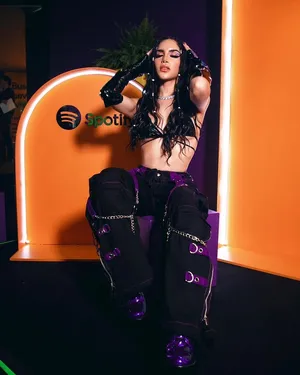 Kimberly Loaiza Aesthetic Wallpaper