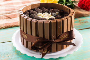 Kitkat Chocolate Cake Wallpaper