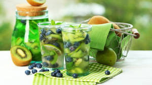 Kiwi Fruit Juice Wallpaper