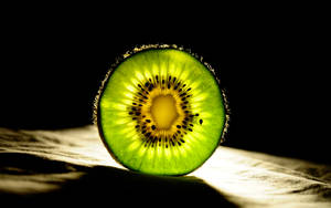 Kiwi Slice Back Light Wallpaper