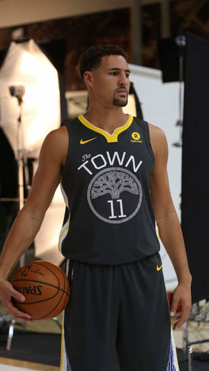 Klay Thompson Gray Jersey Photoshoot Wallpaper