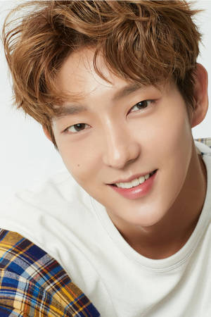 Korean Actor Lee Joon Gi Posing For A Portrait Wallpaper