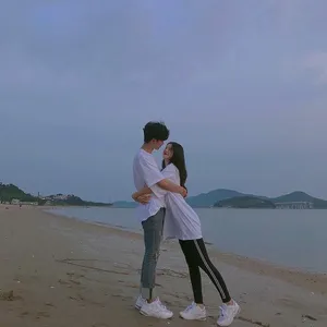 Korean Couple On The Beach Wallpaper