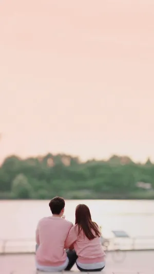 Korean Couple Sitting Back In Pink Wallpaper