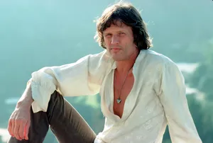 Kris Kristofferson Relaxed Pose Outdoors Wallpaper