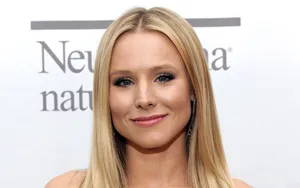 Kristen Bell Neutrogena Naturals Model Wallpaper