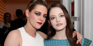 Kristen Stewart And Mackenzie Foy Wallpaper