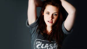 Kristen Stewart In A Chic Casual Gray Shirt Wallpaper