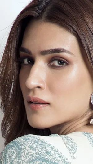 Kriti Sanon Serious Hd Wallpaper