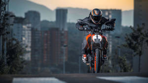 Ktm Duke 390 Cityscape Background Wallpaper